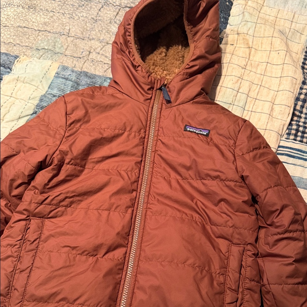 Patagonia reversible brown Hooded Puffer Jacket boys small